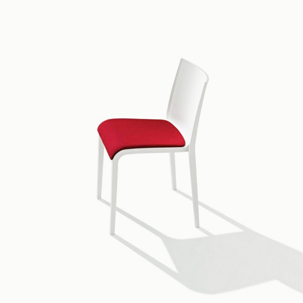 Nassau 533N chair with white frame
